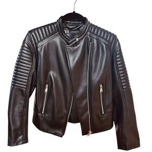 Zara Quilted Faux Leather Motto Biker Cropped Jacket
Black Sz M EUC